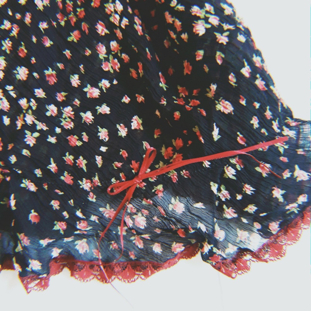 VINTAGE ROSES AND LACE LINGERIE TOP - Picture 3 of 6